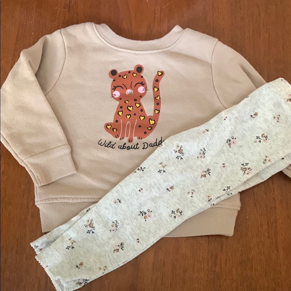 🍊5/$25 Cute Beige Sweatshirt and Floral Pants Set size 12m